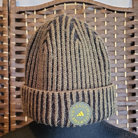 Stella McCartney Black and Brown Knit Beanie - Picture 1 of 5
